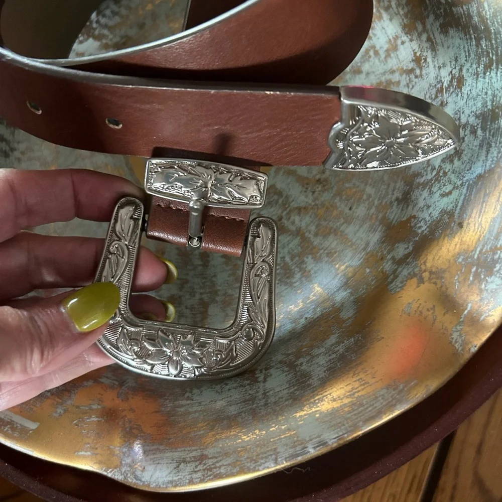 Brown Leather & Silver Southwestern Belt ~ Size XS.